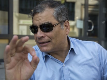 El expresidente ecuatoriano, Rafael Correa, en una terraza de Bruselas, este viernes.