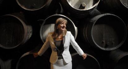 Pilar Sánchez en una bodega jerezana.