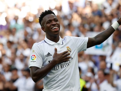 Vinicius Jr celebra un tanto ante el Mallorca durante el partido correspondiente a la jornada 5 de LaLiga, este domingo en el estadio Santiago Bernabéu.