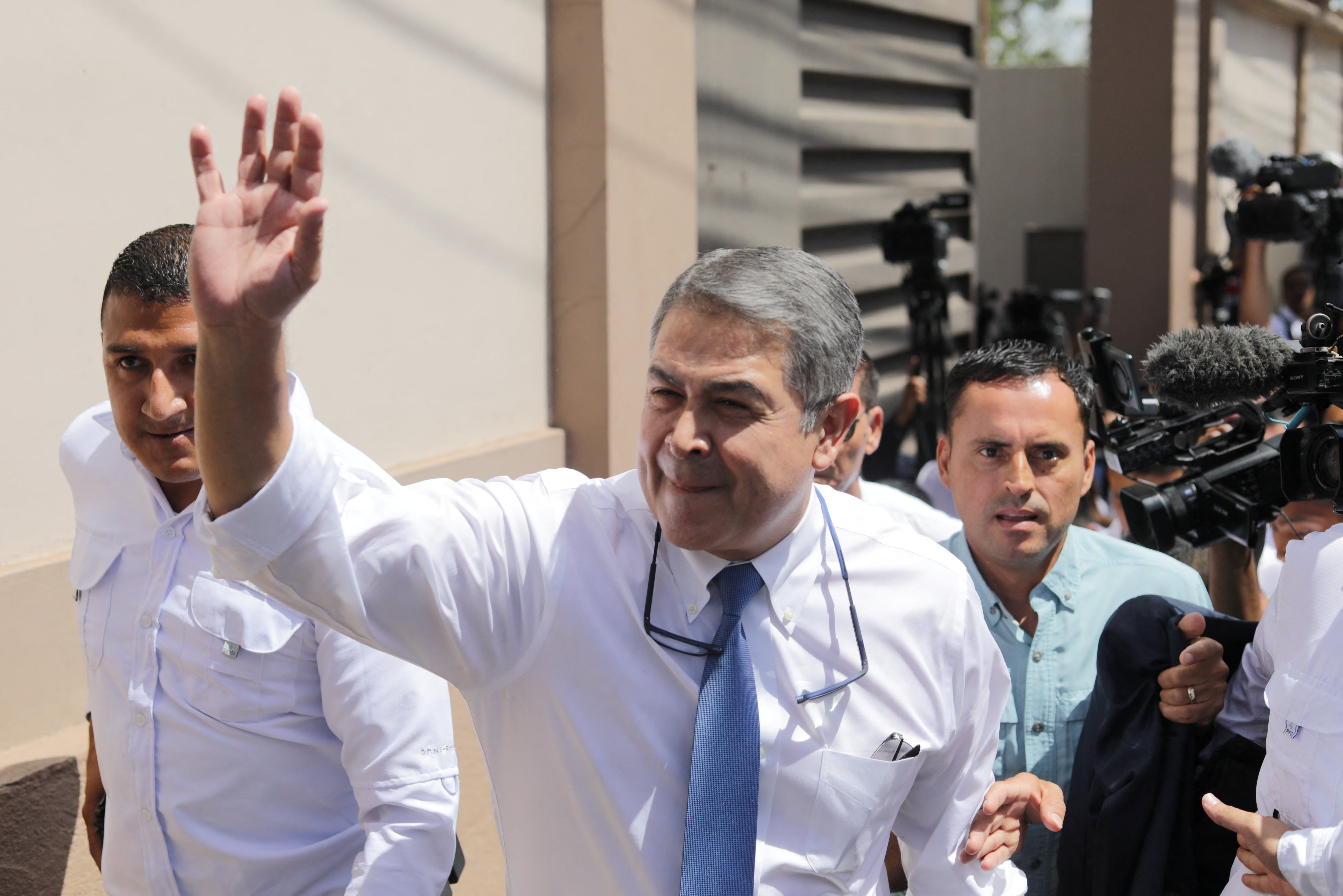 Juan Orlando Hernández, beneficiado por la justicia hondureña: podrá enfrentar en libertad un proceso por lavado de dinero