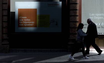 Un cartel publicitario de hipoteca en Sevilla.
