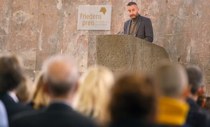 El escritor ucranio Serhij Zhadan en octubre de 2022 en Fráncfort donde recibió el premio de los libreros alemanes en la feria del libro.
