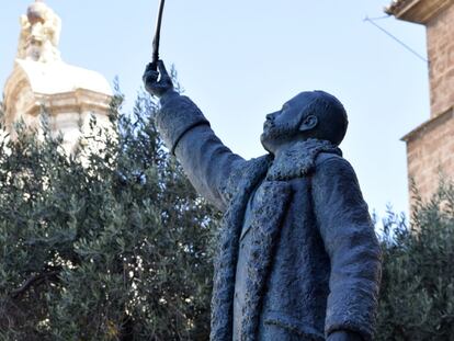 Escultura de Rafael Guastavino, instalada en la plaza de la Reina de Valencia.