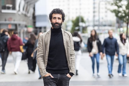 El dramaturgo Pablo Remón, en la Gran Vía de Madrid, el pasado lunes.