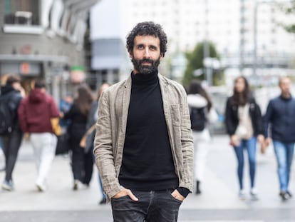 El dramaturgo Pablo Remón, en la Gran Vía de Madrid, el pasado lunes.