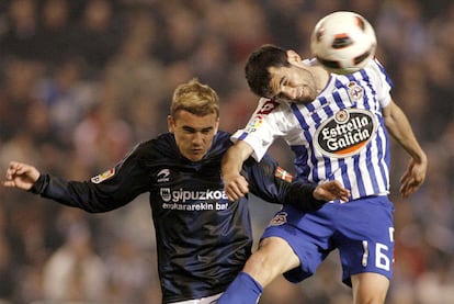 Zurutuza y Antonio Toms, durante el partido de anoche en Riazor.