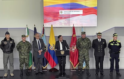 El presidente de Colombia, Gustavo Petro, su ministro de Defensa, Iván Velásquez