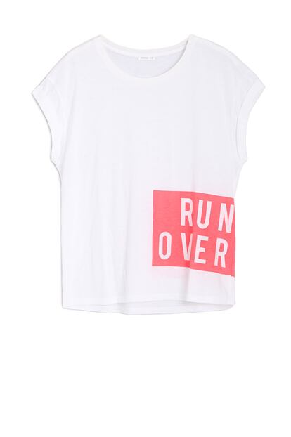 Camiseta con mensaje 'run over' de Oysho (c.p.v.)