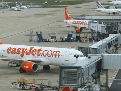 Aviones de Easyjet en el aeropuerto de Orly de París