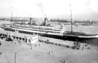 El Trasantlántico 'Principessa Mafalda', conocido como el Titanic italiano, en 1920, antes de hundirse. 