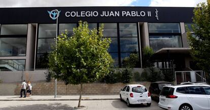 La fachada del colegio concertado Juan Pablo II de Alcorcón (Madrid).