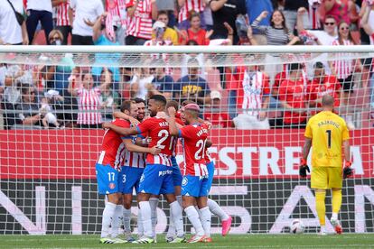 Jugadores del Girona celebran un tanto frente al Mallorca, partido de la jornada seis.