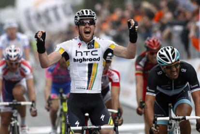 Matthew Goss celebra su victoria en la Milán- San Remo de 2011.