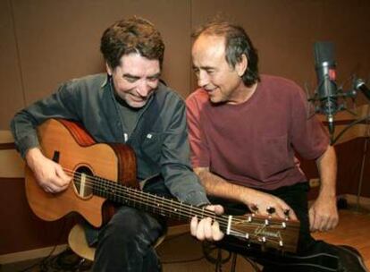 Sabina y Serrat, en un estudio de grabación.