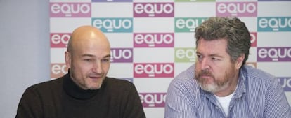 El Portavoz de EQUO, Juan López de Uralde (derecha), y el candidato andaluz, Esteban de Manuel.