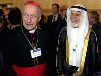 El presidente del Consejo Pontifical para la Paz y el presidente del Congreso Mundial Musulmán, ayer en Roma.