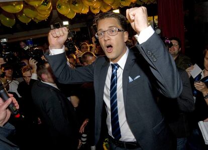 Jimmie Akesson líder del partido sueco Sweden Democrats en una fiesta con trabajadores en Estocolmo en septimbre de 2010.