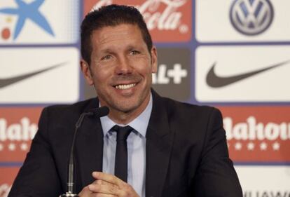 Simeone, sonriente, durante la rueda de prensa