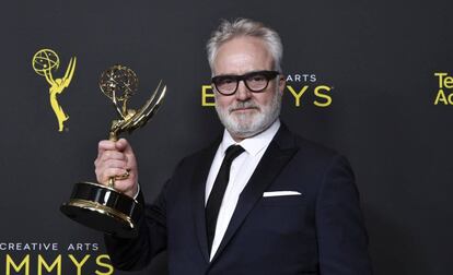 Bradley Whitford ganó el Emmy a mejor actor invitado en un drama por 'El cuento de la criada'.