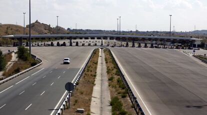 Playa de peajes de la autopista radial 3, en Madrid.