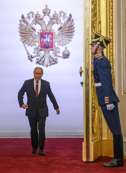 Vladímir Putin, llega al Gran Palacio del Kremlin durante la toma de posesión, este martes.

