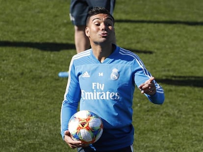 Casemiro treina antes de enfrentar o Barcelona.