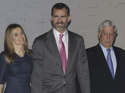 La princesa Letizia, el pr&iacute;ncipe Felipe y Mario Vargas Llosa inauguran el congreso internacional sobre &quot;El canon del &#039;boom&#039;&quot; 