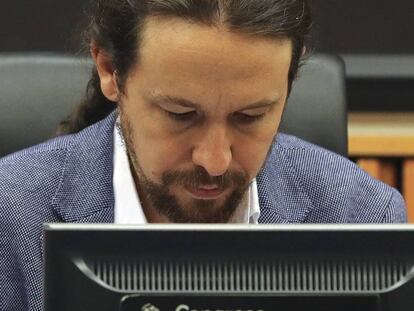  El secretario general de Podemos, Pablo Iglesias, hoy en el Congreso, donde ha registrado una Proposici&oacute;n de Ley para garantizar la viabilidad del sistema p&uacute;blico de Seguridad Social. 