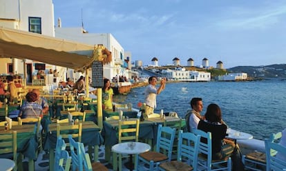 Restaurante con vistas al mar en Mikonos.