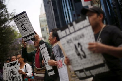 Manifestantes reclaman justicia en el caso de Ayotzinapa (imagen de archivo)