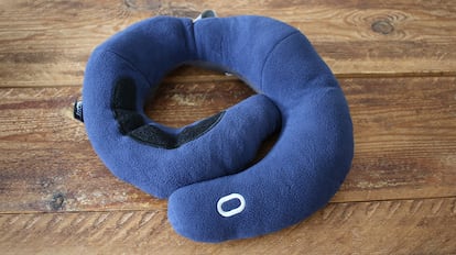 El diseño de la almohada Bcozzy permite varias configuraciones según la posición en la que se quiera dormir.