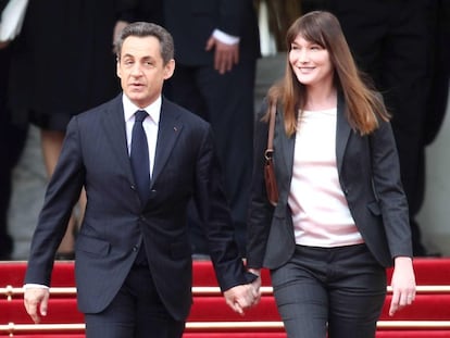 Nicolas Sarkozy y Carla Bruni en la investidura de François Hollande.