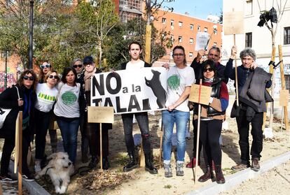 Los vecinos del Distrito Centro en una protesta por la demora de las obras de remodelación en el parque La Cornisa, el pasado 26 de noviembre.