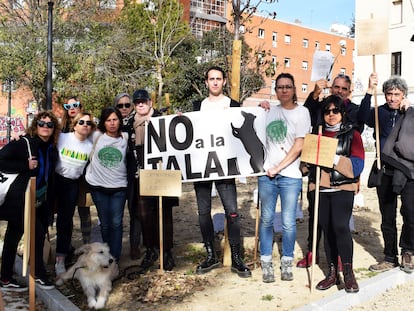 Los vecinos del Distrito Centro en una protesta por la demora de las obras de remodelación en el parque La Cornisa, el pasado 26 de noviembre.