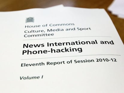 Una copia del informe de la comisión parlamentaria.