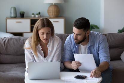 El programa de Banco Santander pretende hacer accesible el conocimiento sobre economía básica a jóvenes, comunidades rurales, emprendedores sociales y grupos vulnerables. 