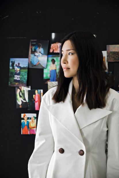 Retrato de Rejina Pyo en el estudio que tiene la diseñadora coreana en el norte de Londres.
