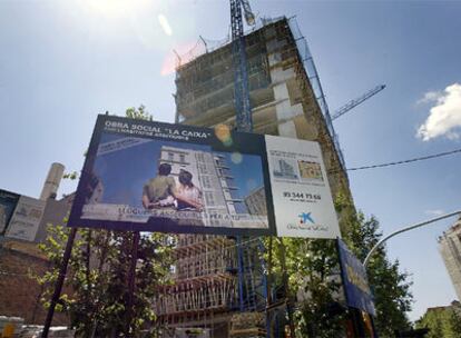 Promoción de pisos de La Caixa en la calle Pallars de Barcelona.