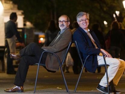 A.G. Porta (izquierda) y Gregorio Casamayor, los autores de &#039;Otra vida en la maleta&#039;.