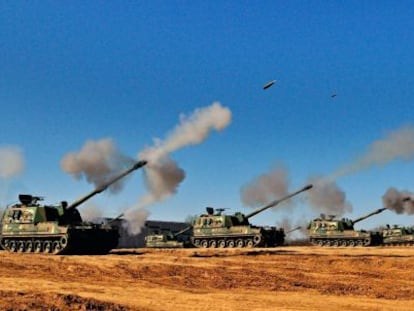 Fotografía de archivo tomada el 13 de noviembre de 2014 durante unas maniobras militares en Yeoncheon-gun (Corea del Sur).