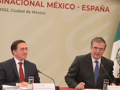 El ministro español de Exteriores José Manuel Albares y su homólogo mexicano, durante la reunión de este jueves.