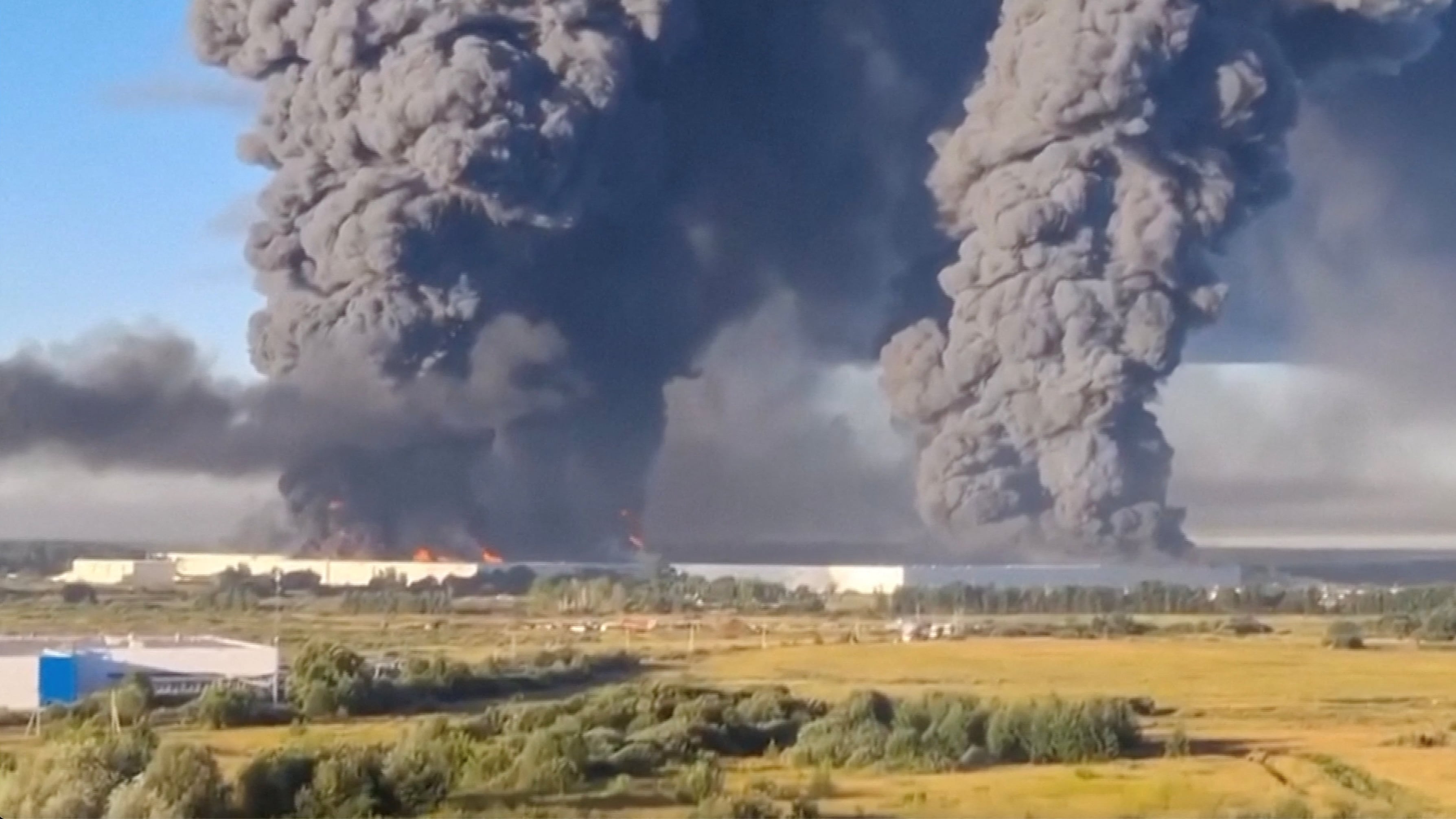 Varios muertos en un bombardeo ucranio contra instalaciones de una gran empresa logística en Rusia