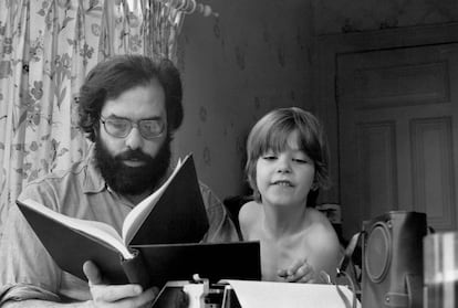 Francis Ford Coppola y su hijo en los setenta.