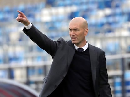 Zinedine Zidane, en el banquillo del Real Madrid en el último partido de la temporada pasada, contra el Villarreal.