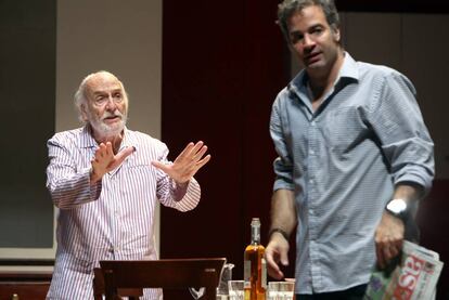 H&eacute;ctor Alterio durante un ensayo de la obra &#039;El padre&#039; en el Teatro Bellas Artes de Madrid.