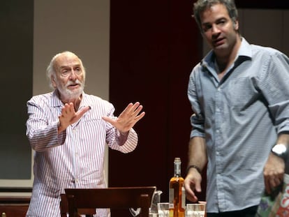 H&eacute;ctor Alterio durante un ensayo de la obra &#039;El padre&#039; en el Teatro Bellas Artes de Madrid.