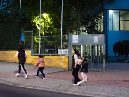 Entrada del centro deportivo municipal Las Palomeras, en Vallecas (Madrid), uno de los ocho donde se impartían las clases de psicomotricidad infantil.