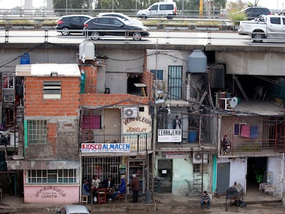 Vista general de la villa 31, en Buenos Aires, Argentina.