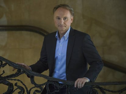 Dan Brown en La Pedrera de Barcelona, donde ambienta parte de su &uacute;ltimo libro &#039;Origen&#039;.