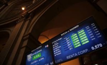 Panel informativo en la Bolsa de Madrid que muestra el valor de la prima de riesgo el pasado lunes en varios países de la zona euro.